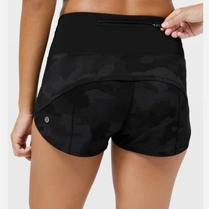 Lululemon Speed Up Shorts Camo Size 4 inseam 4”